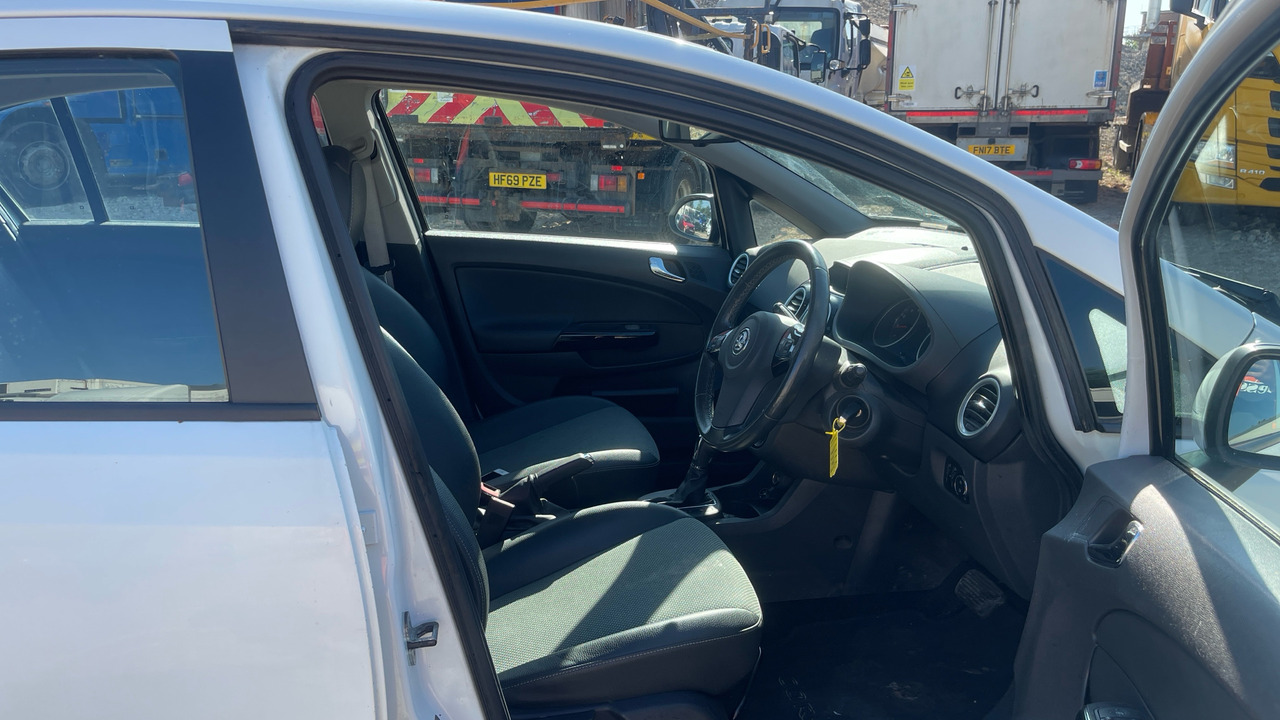 VAUXHALL CORSA 1.4I - Hečbek: slika 5 VAUXHALL CORSA 1.4I - Hečbek: slika 5