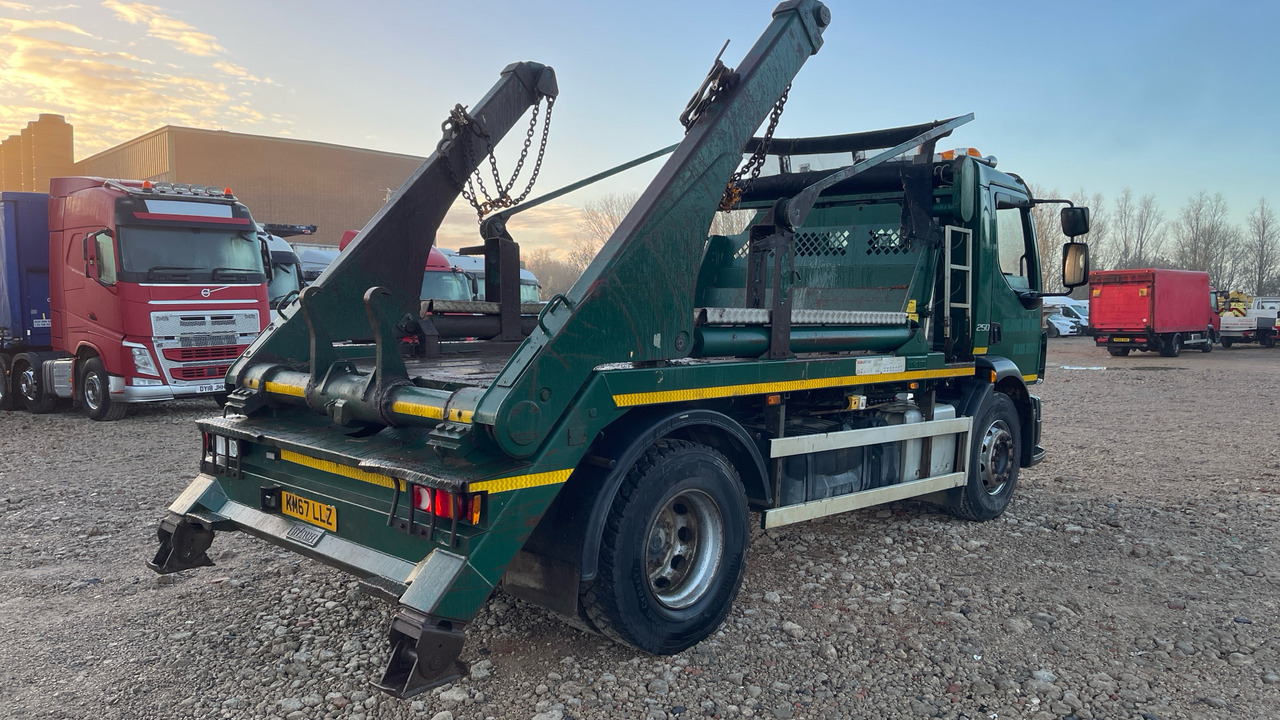 Volvo FL 250 - Kamion za utovaranje kontejnera: slika 4 Volvo FL 250 - Kamion za utovaranje kontejnera: slika 4