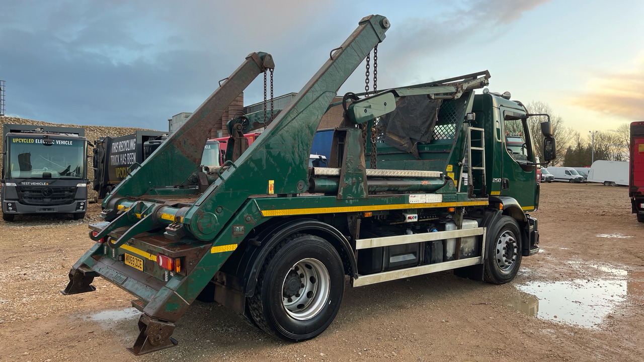 Volvo FL 250 - Kamion za utovaranje kontejnera: slika 4 Volvo FL 250 - Kamion za utovaranje kontejnera: slika 4