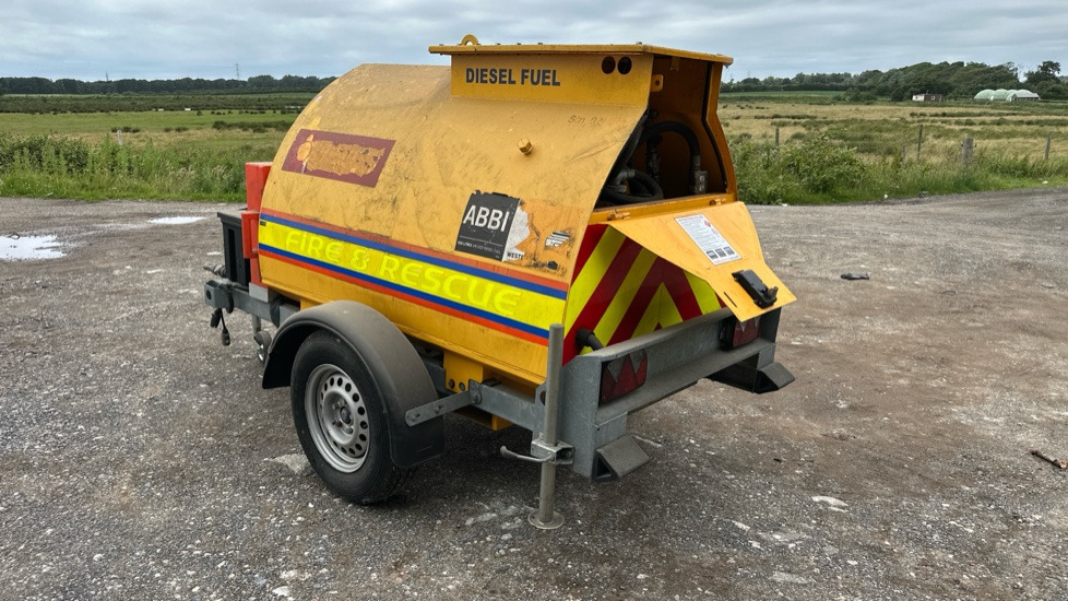 WESTERN FUEL BOWSER 210 - Građevinska oprema: slika 2 WESTERN FUEL BOWSER 210 - Građevinska oprema: slika 2