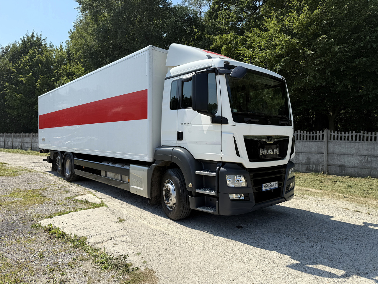 MAN TGS 26.320 - Kamion sa zatvorenim sandukom: slika 1 MAN TGS 26.320 - Kamion sa zatvorenim sandukom: slika 1
