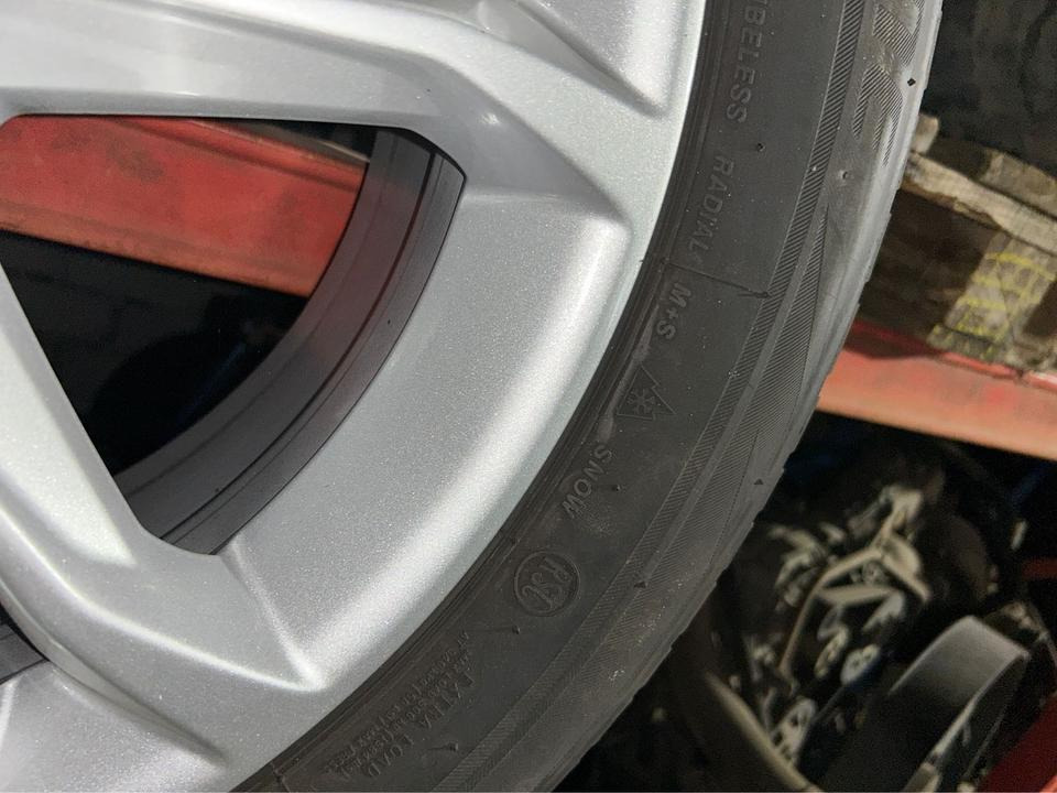 BMW X5 Winterreifen + Felgen 225/60R18 - Kompletan točak za Automobil: slika 4 BMW X5 Winterreifen + Felgen 225/60R18 - Kompletan točak za Automobil: slika 4