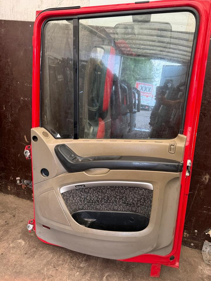 DAF XF 105,460 Beifahrertür Rot Spiegel Innenverkleidung LN 46 - Vrata i delovi za Kamion: slika 3 DAF XF 105,460 Beifahrertür Rot Spiegel Innenverkleidung LN 46 - Vrata i delovi za Kamion: slika 3