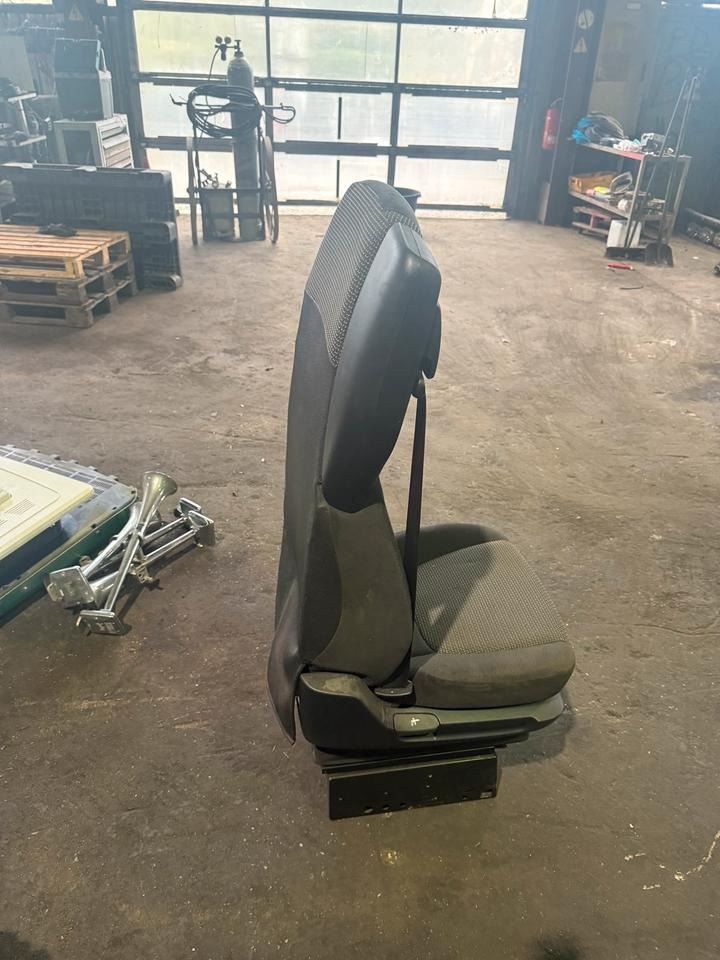 DAF XF 460 Euro6 Beifahrersitz - Sedište za Kamion: slika 3 DAF XF 460 Euro6 Beifahrersitz - Sedište za Kamion: slika 3