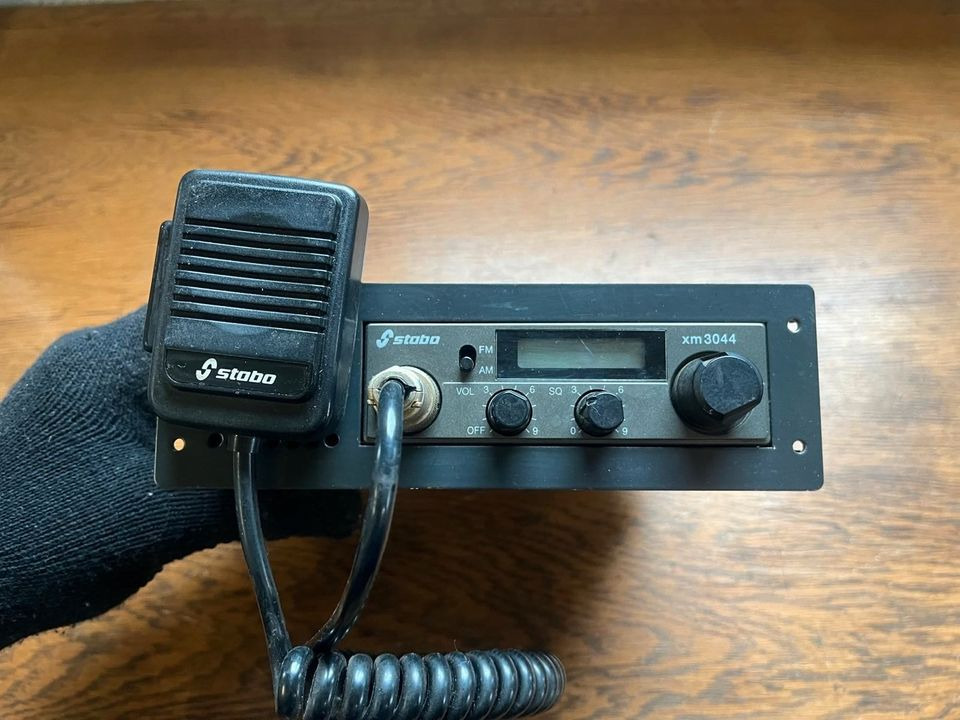 MAN Funkgerät STABO XM3044 - Kabina i enterijer za Kamion: slika 2 MAN Funkgerät STABO XM3044 - Kabina i enterijer za Kamion: slika 2