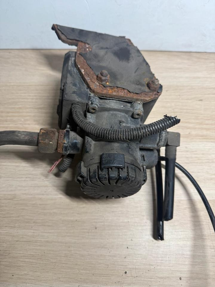 MAN KNORR-BREMSE EBS Ventil K000913 81.52106.6041 - Ventil za Kamion: slika 2 MAN KNORR-BREMSE EBS Ventil K000913 81.52106.6041 - Ventil za Kamion: slika 2