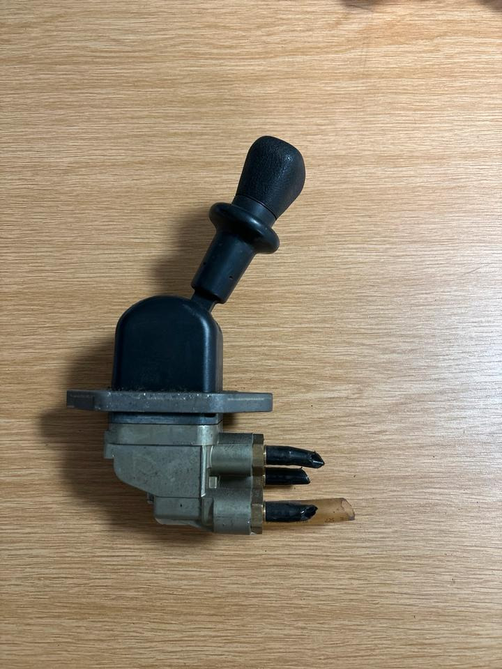 MAN KNORR-BREMSE Handbremsventil / Festellbremse 81.52315-6171 - Ručica menjača za Kamion: slika 1 MAN KNORR-BREMSE Handbremsventil / Festellbremse 81.52315-6171 - Ručica menjača za Kamion: slika 1