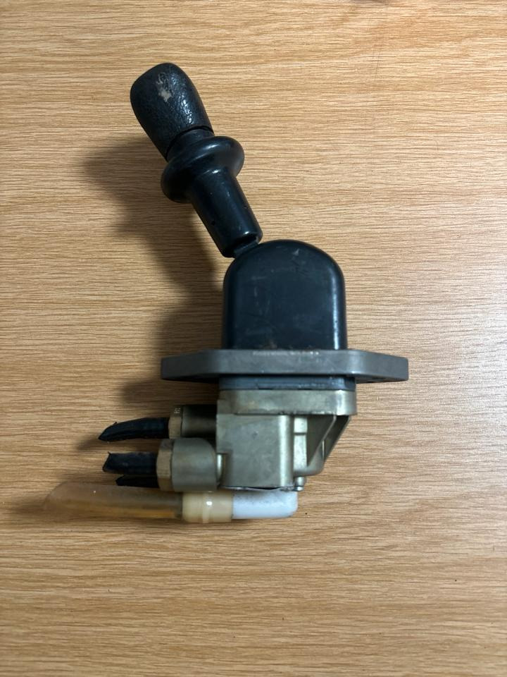 MAN KNORR-BREMSE Handbremsventil / Festellbremse 81.52315-6171 - Ručica menjača za Kamion: slika 2 MAN KNORR-BREMSE Handbremsventil / Festellbremse 81.52315-6171 - Ručica menjača za Kamion: slika 2