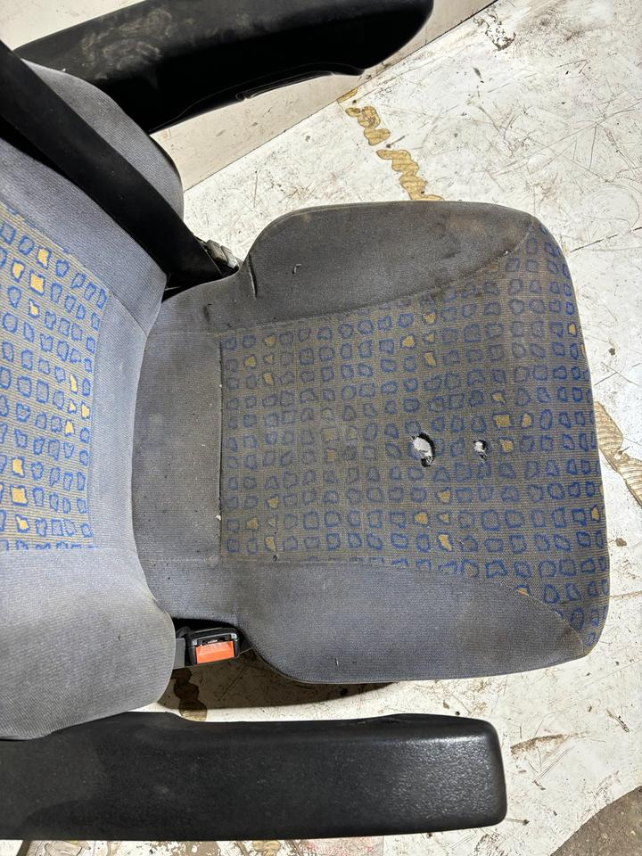 MAN TGA Fahrersitz mit Luft - Sedište za Kamion: slika 4 MAN TGA Fahrersitz mit Luft - Sedište za Kamion: slika 4