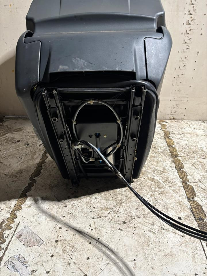 MAN TGL Euro 5/6 Fahrersitz mit Luft und elektrisch - Sedište za Kamion: slika 5 MAN TGL Euro 5/6 Fahrersitz mit Luft und elektrisch - Sedište za Kamion: slika 5