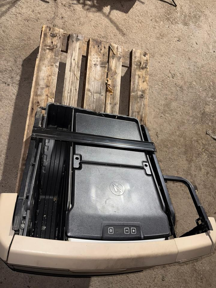 MAN TGX Kühlbox / Kühlschrank 81.63910-6163 - Kabina i enterijer za Kamion: slika 3 MAN TGX Kühlbox / Kühlschrank 81.63910-6163 - Kabina i enterijer za Kamion: slika 3