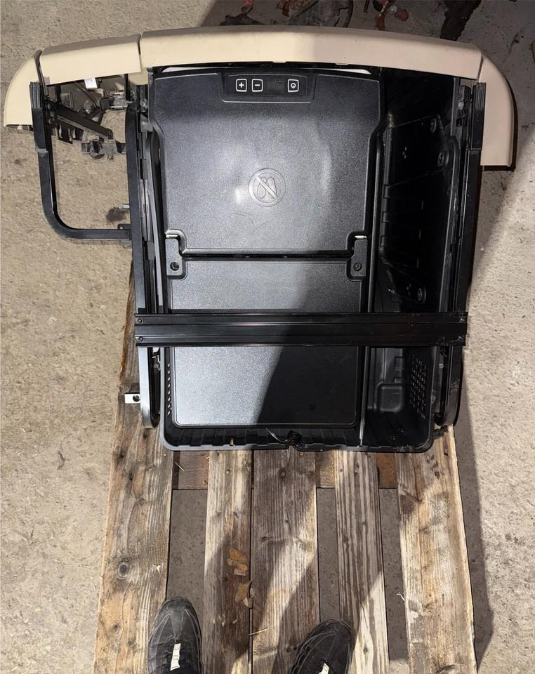 MAN TGX Kühlbox / Kühlschrank 81.63910-6163 - Kabina i enterijer za Kamion: slika 5 MAN TGX Kühlbox / Kühlschrank 81.63910-6163 - Kabina i enterijer za Kamion: slika 5