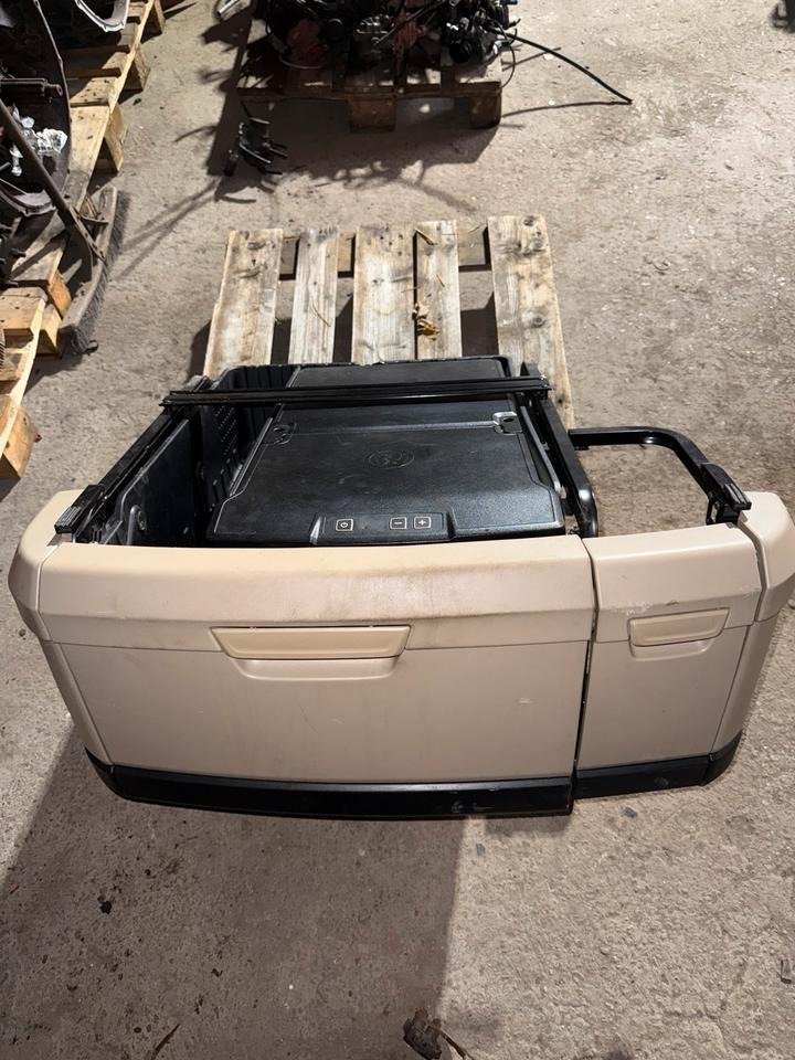 MAN TGX Kühlbox / Kühlschrank 81.63910-6163 - Kabina i enterijer za Kamion: slika 1 MAN TGX Kühlbox / Kühlschrank 81.63910-6163 - Kabina i enterijer za Kamion: slika 1