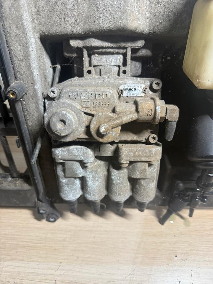 MAN WABCO Fußbremsventil 4800200070 81.52130-6295 - Delovi kočnica za Kamion: slika 2 MAN WABCO Fußbremsventil 4800200070 81.52130-6295 - Delovi kočnica za Kamion: slika 2