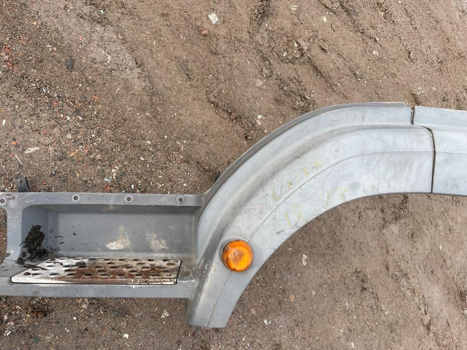 Mercedes AXOR Einstieg Links Kotflügel - Prag za Kamion: slika 1 Mercedes AXOR Einstieg Links Kotflügel - Prag za Kamion: slika 1