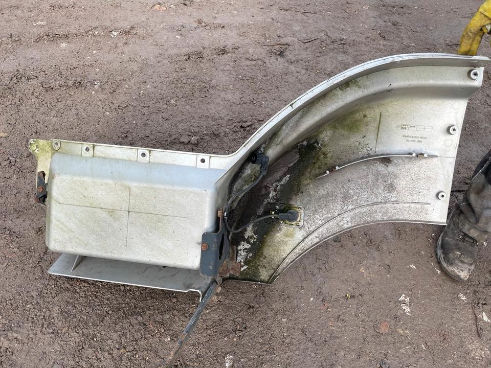 Mercedes AXOR Einstieg Rechts Kotflügel - Prag za Kamion: slika 2 Mercedes AXOR Einstieg Rechts Kotflügel - Prag za Kamion: slika 2