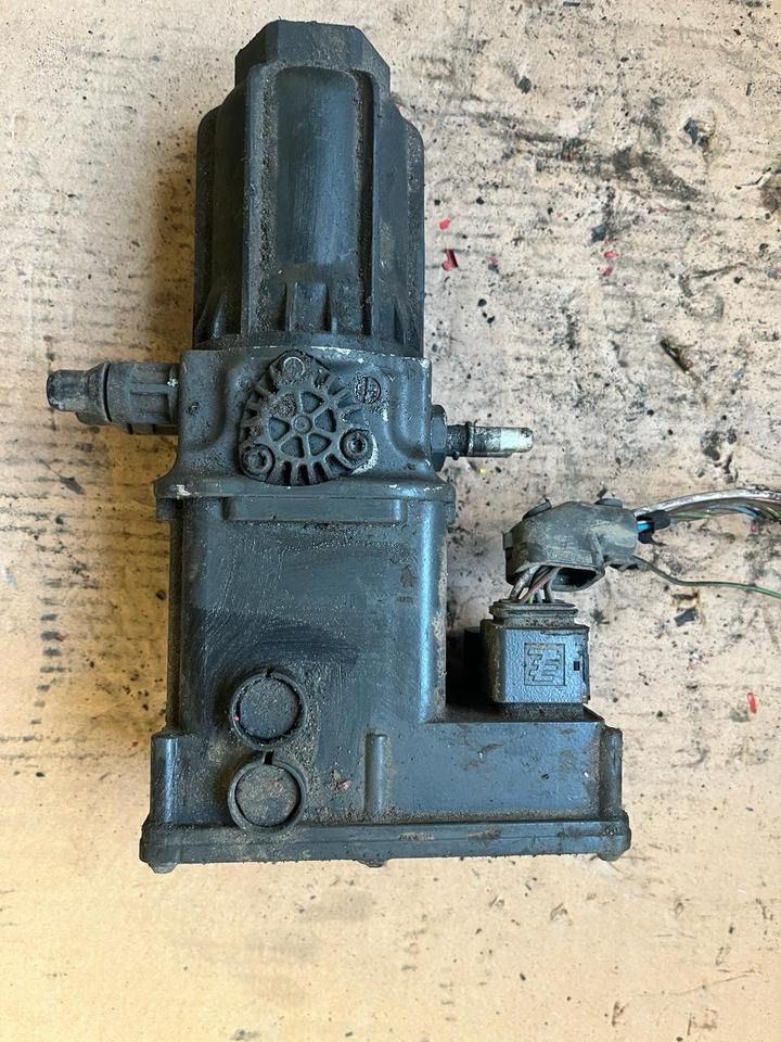 Mercedes Actros MP4 AdBlue Pumpe A0001402378 - Pumpa za gorivo za Kamion: slika 1 Mercedes Actros MP4 AdBlue Pumpe A0001402378 - Pumpa za gorivo za Kamion: slika 1