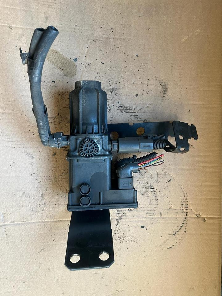 Mercedes Actros MP4 AdBlue Pumpe A0001403978 - Pumpa za gorivo za Kamion: slika 1 Mercedes Actros MP4 AdBlue Pumpe A0001403978 - Pumpa za gorivo za Kamion: slika 1