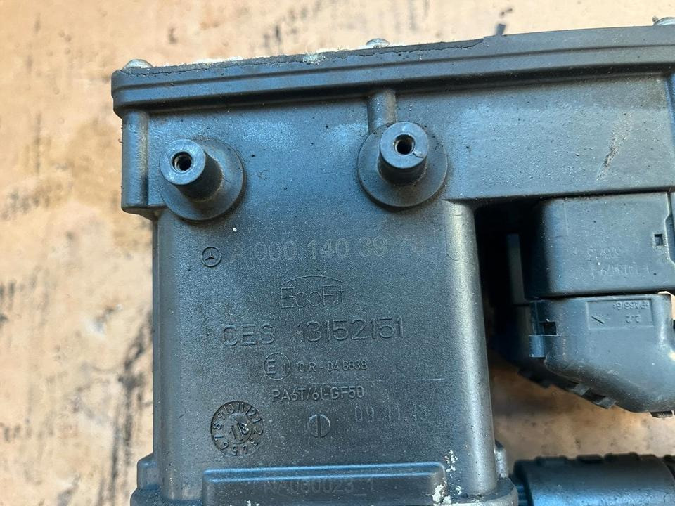 Mercedes Actros MP4 AdBlue Pumpe A0001403978 - Pumpa za gorivo za Kamion: slika 2 Mercedes Actros MP4 AdBlue Pumpe A0001403978 - Pumpa za gorivo za Kamion: slika 2