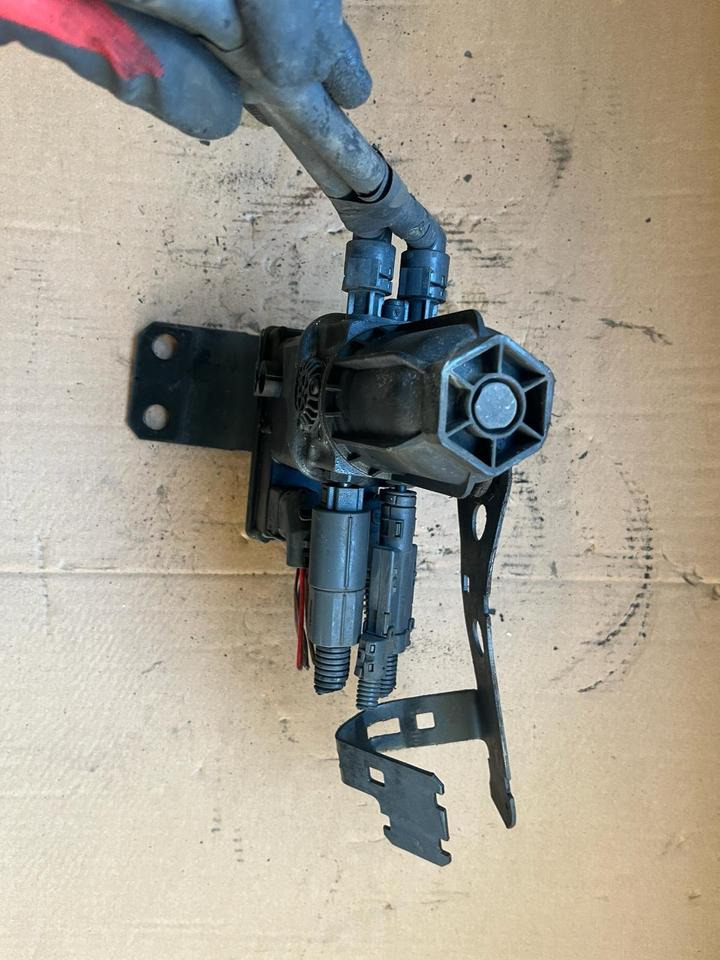 Mercedes Actros MP4 AdBlue Pumpe A0001403978 - Pumpa za gorivo za Kamion: slika 3 Mercedes Actros MP4 AdBlue Pumpe A0001403978 - Pumpa za gorivo za Kamion: slika 3