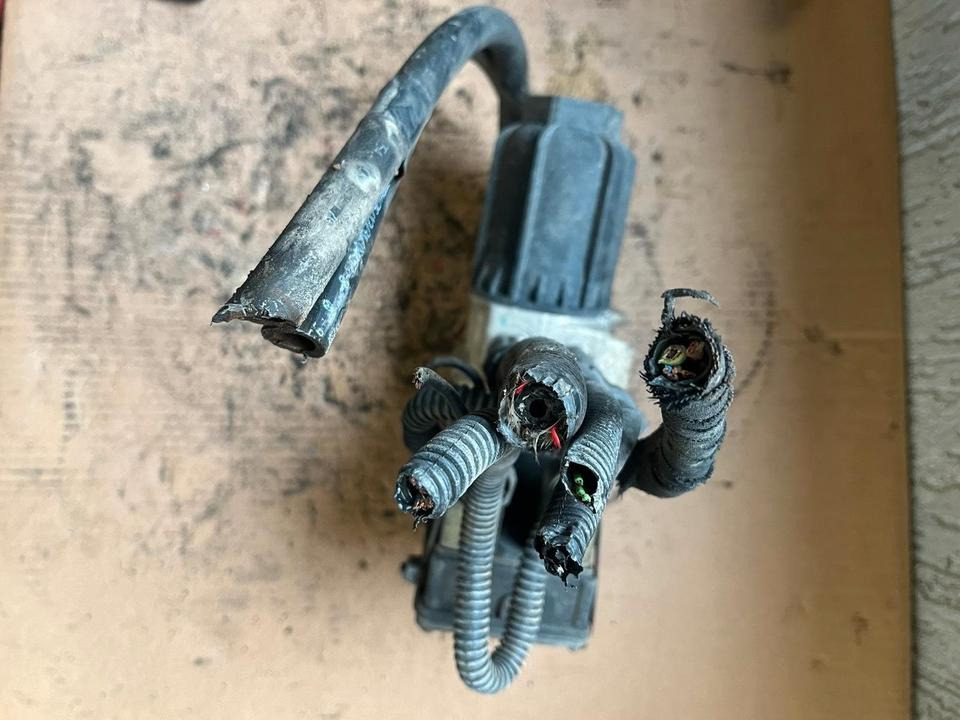 Mercedes Actros MP4 AdBlue Pumpe A0001405378 - Pumpa za gorivo za Kamion: slika 4 Mercedes Actros MP4 AdBlue Pumpe A0001405378 - Pumpa za gorivo za Kamion: slika 4