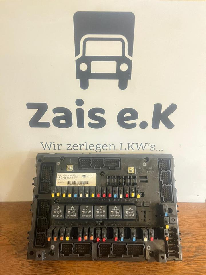 Mercedes Actros MP4 SAM Cabin Sicherungskasten A0004469658 - Osigurač za Kamion: slika 1 Mercedes Actros MP4 SAM Cabin Sicherungskasten A0004469658 - Osigurač za Kamion: slika 1