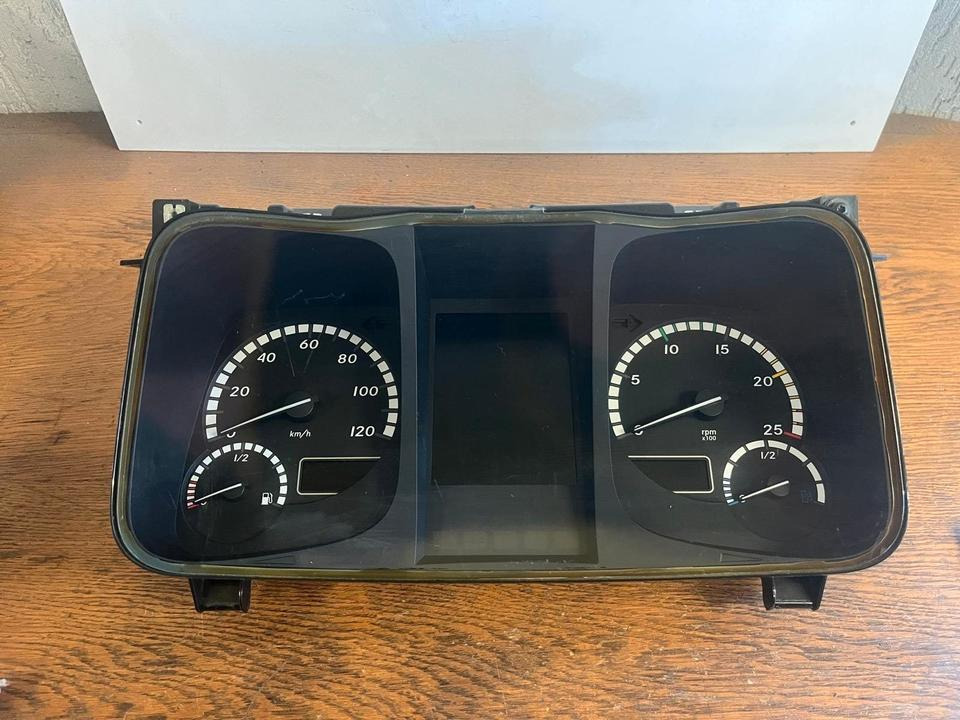 Mercedes Benz Actros MP4 Kombiinstrument / Tacho A0104464621 - Komandna tabla za Kamion: slika 2 Mercedes Benz Actros MP4 Kombiinstrument / Tacho A0104464621 - Komandna tabla za Kamion: slika 2