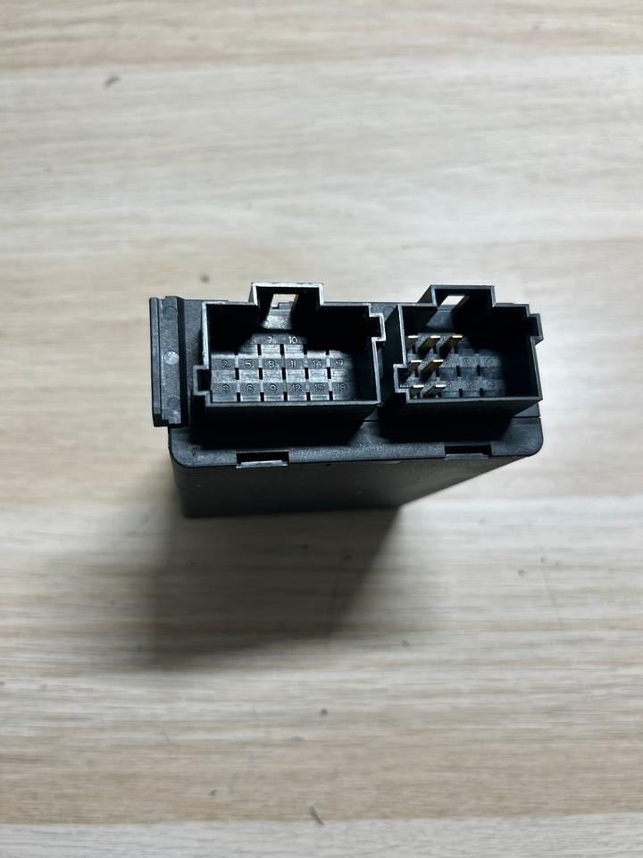 Mercedes-Benz Funkfernbedienung VDO Steuergerät 24V A0004460018 - Upravljačka jedinica: slika 3 Mercedes-Benz Funkfernbedienung VDO Steuergerät 24V A0004460018 - Upravljačka jedinica: slika 3