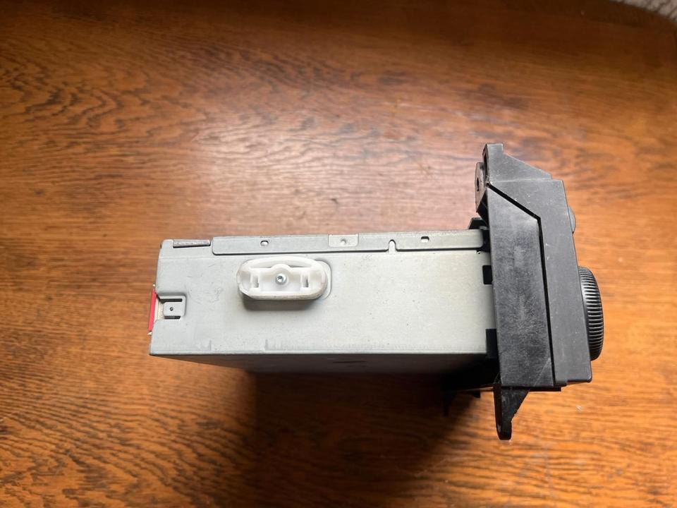 Mercedes Sprinter CD Radio 12V A9068200486 - Kabina i enterijer za Kamion: slika 3 Mercedes Sprinter CD Radio 12V A9068200486 - Kabina i enterijer za Kamion: slika 3