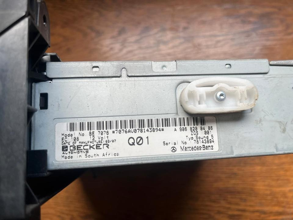 Mercedes Sprinter CD Radio 12V A9068200486 - Kabina i enterijer za Kamion: slika 2 Mercedes Sprinter CD Radio 12V A9068200486 - Kabina i enterijer za Kamion: slika 2