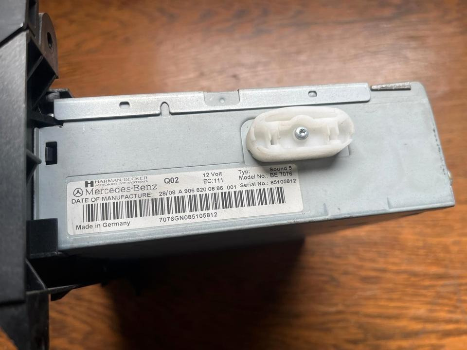 Mercedes Sprinter CD Radio 12V A9068200886 - Kabina i enterijer za Kamion: slika 2 Mercedes Sprinter CD Radio 12V A9068200886 - Kabina i enterijer za Kamion: slika 2