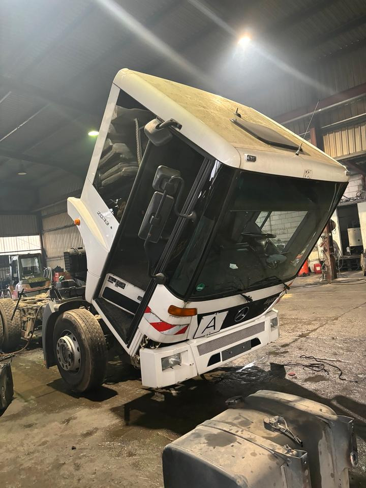 Mercedes-Benz Econic Müllwagen Kabine mit Frontpaket - Rezervni deo: slika 3 Mercedes-Benz Econic Müllwagen Kabine mit Frontpaket - Rezervni deo: slika 3