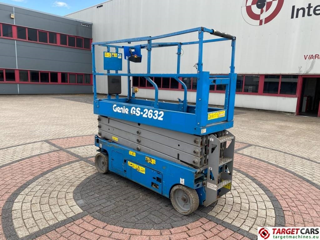 Genie GS-2632 Electric Scissor Work Lift 992cm - Lift u obliku makaza: slika 4 Genie GS-2632 Electric Scissor Work Lift 992cm - Lift u obliku makaza: slika 4