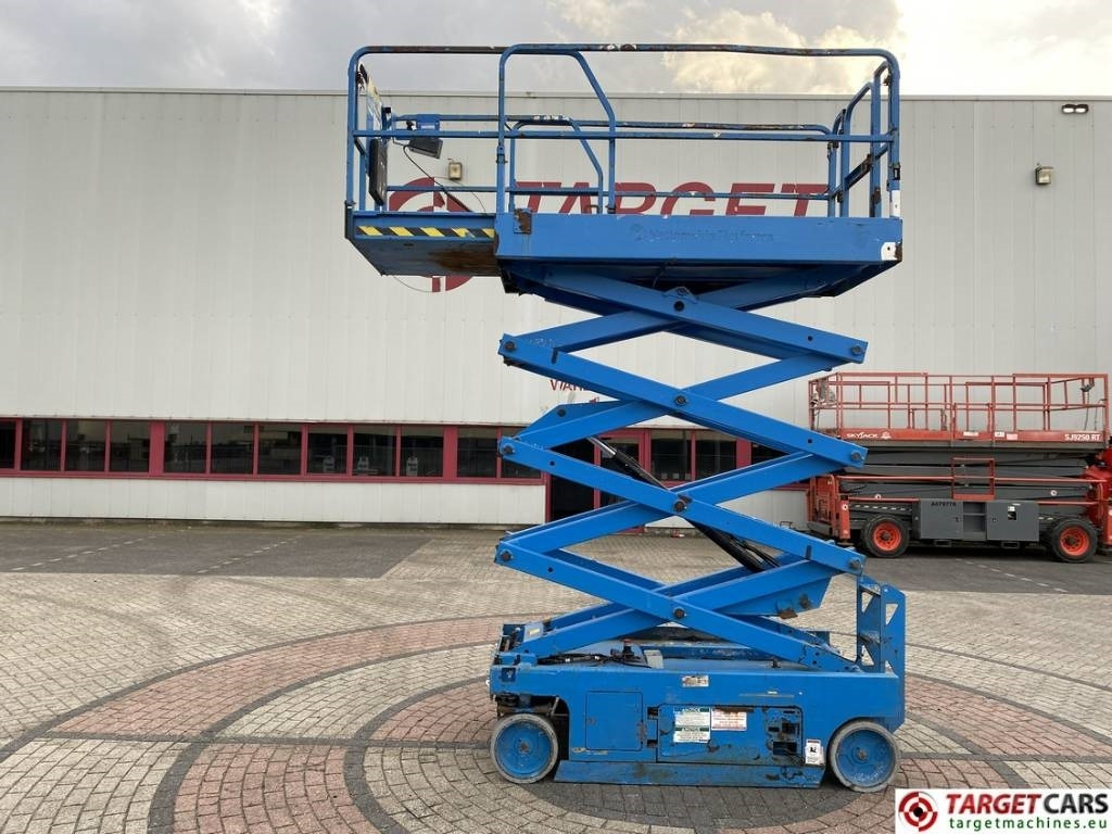 Genie GS-2646 Electric 2646 Scissor Work Lift 992cm - Lift u obliku makaza: slika 5 Genie GS-2646 Electric 2646 Scissor Work Lift 992cm - Lift u obliku makaza: slika 5