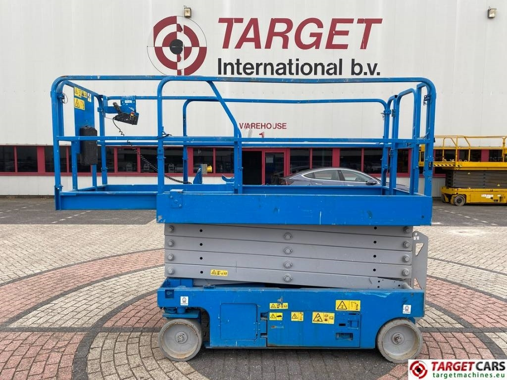 Genie GS-3246 Electric Scissor Work Lift 1175cm - Lift u obliku makaza: slika 5 Genie GS-3246 Electric Scissor Work Lift 1175cm - Lift u obliku makaza: slika 5