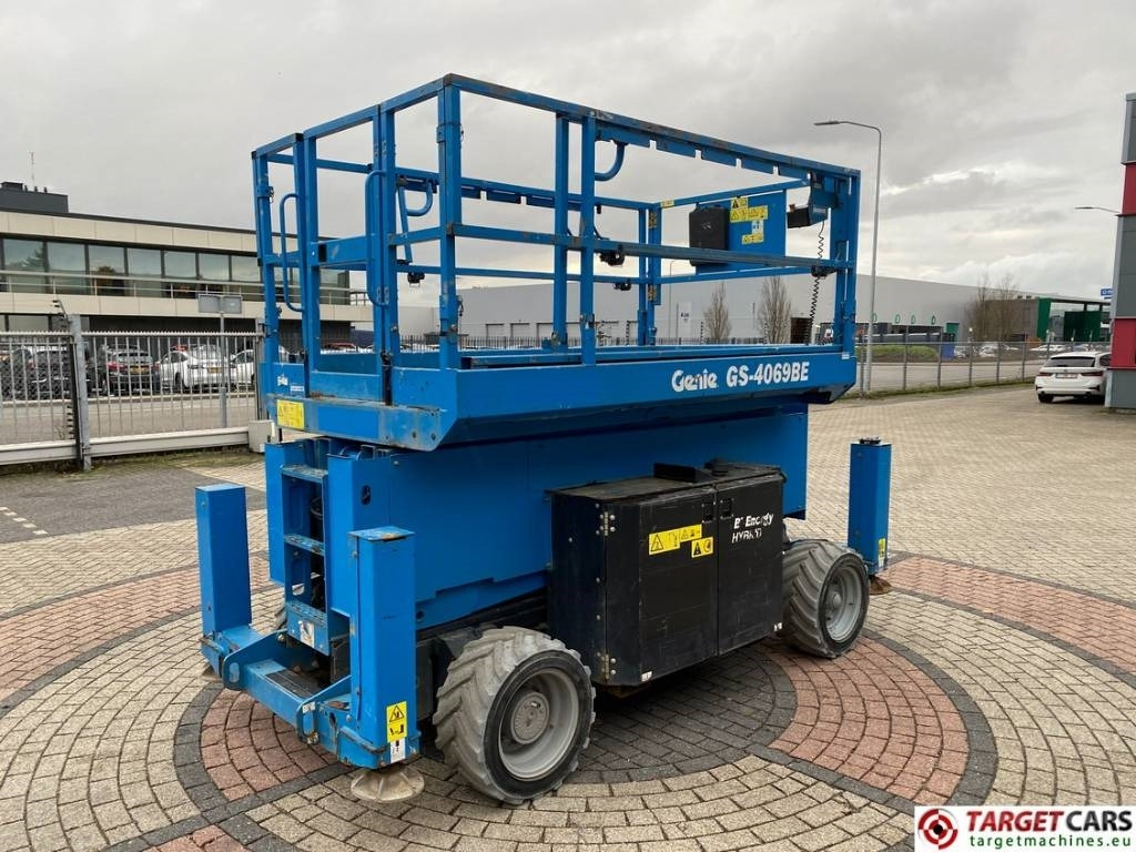 Genie GS-4069BE HyBrid Scissor Work Lift 1412cm - Lift u obliku makaza: slika 3 Genie GS-4069BE HyBrid Scissor Work Lift 1412cm - Lift u obliku makaza: slika 3