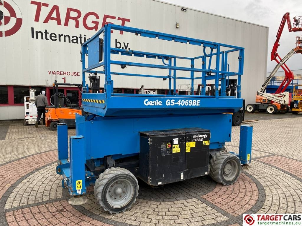 Genie GS-4069BE HyBrid Scissor Work Lift 1412cm - Lift u obliku makaza: slika 1 Genie GS-4069BE HyBrid Scissor Work Lift 1412cm - Lift u obliku makaza: slika 1