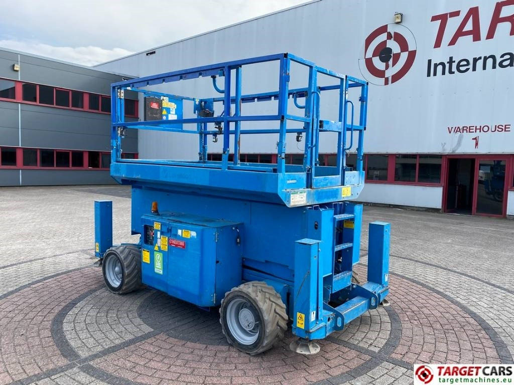 Genie GS-4069DC Electric 4x4 Scissor Work Lift 1412cm - Lift u obliku makaza: slika 4 Genie GS-4069DC Electric 4x4 Scissor Work Lift 1412cm - Lift u obliku makaza: slika 4