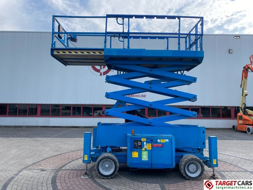 Genie GS-4069DC Electric 4x4 Scissor Work Lift 1412cm - Lift u obliku makaza: slika 5 Genie GS-4069DC Electric 4x4 Scissor Work Lift 1412cm - Lift u obliku makaza: slika 5