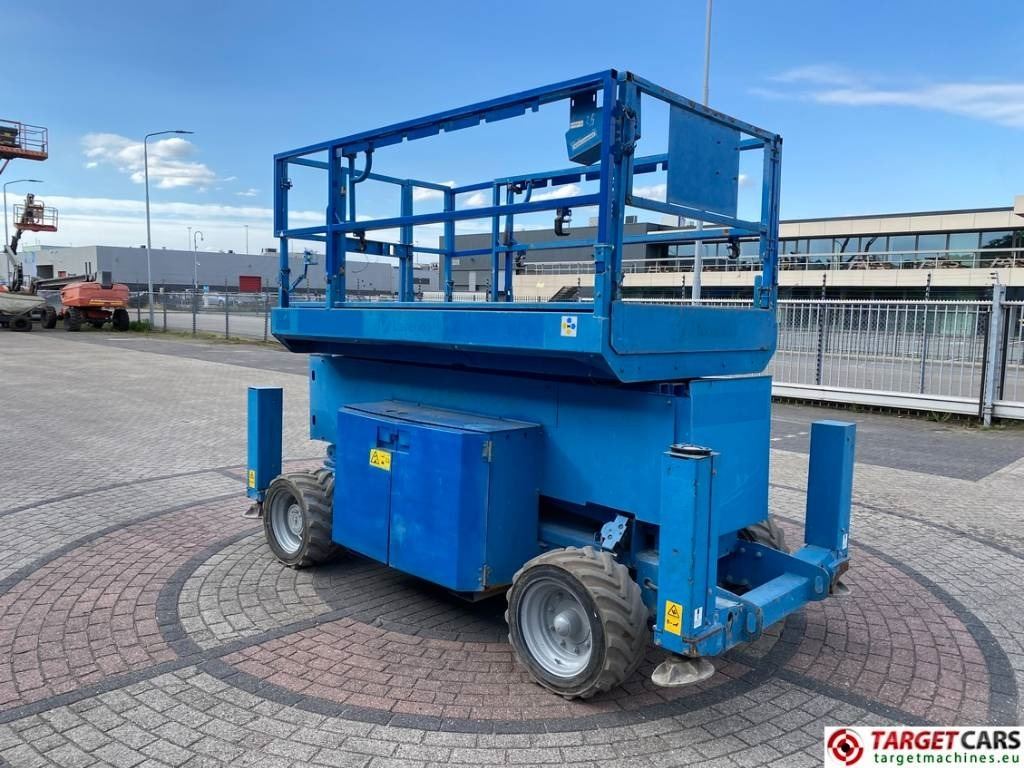 Genie GS-4069DC Electric 4x4 Scissor Work Lift 1412cm - Lift u obliku makaza: slika 2 Genie GS-4069DC Electric 4x4 Scissor Work Lift 1412cm - Lift u obliku makaza: slika 2