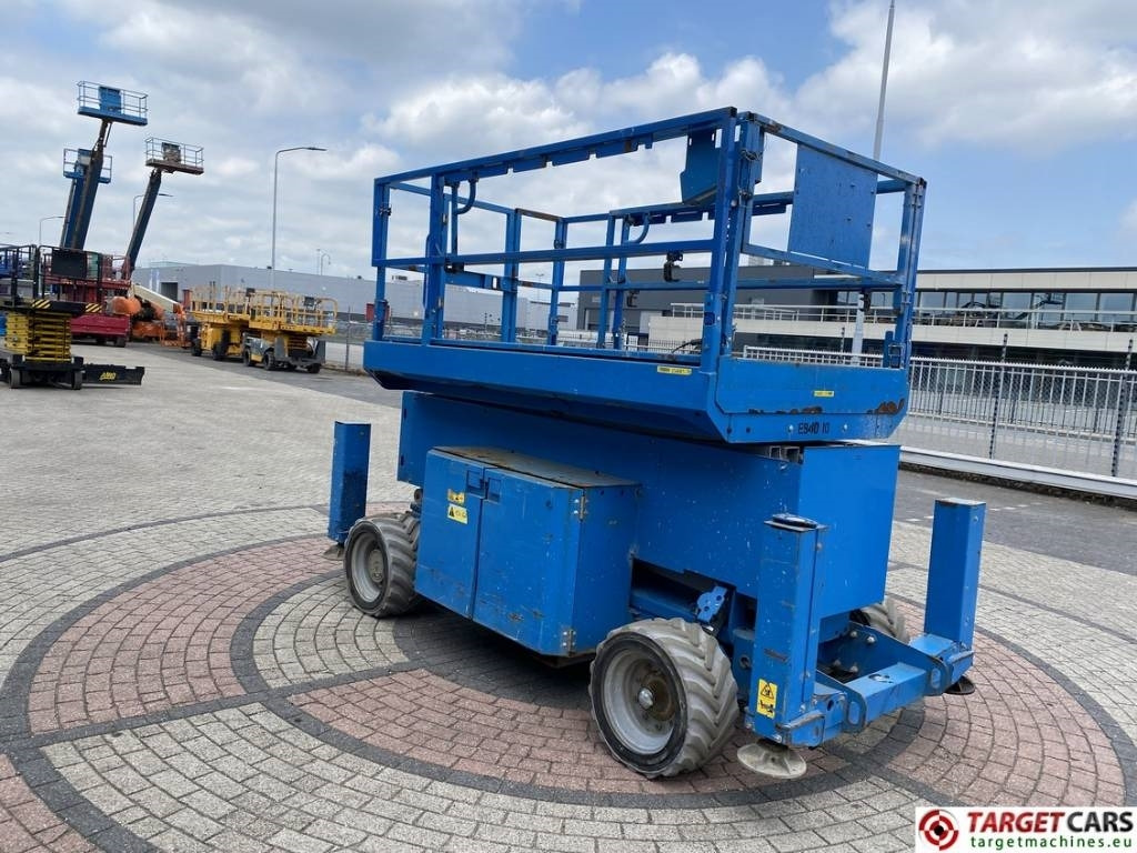 Genie GS-4069DC Electric Scissor Work Lift 1412cm - Lift u obliku makaza: slika 2 Genie GS-4069DC Electric Scissor Work Lift 1412cm - Lift u obliku makaza: slika 2