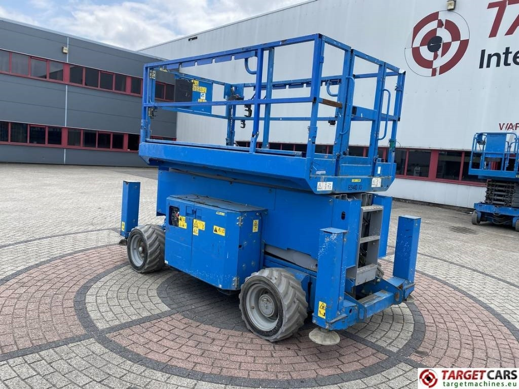 Genie GS-4069DC Electric Scissor Work Lift 1412cm - Lift u obliku makaza: slika 4 Genie GS-4069DC Electric Scissor Work Lift 1412cm - Lift u obliku makaza: slika 4