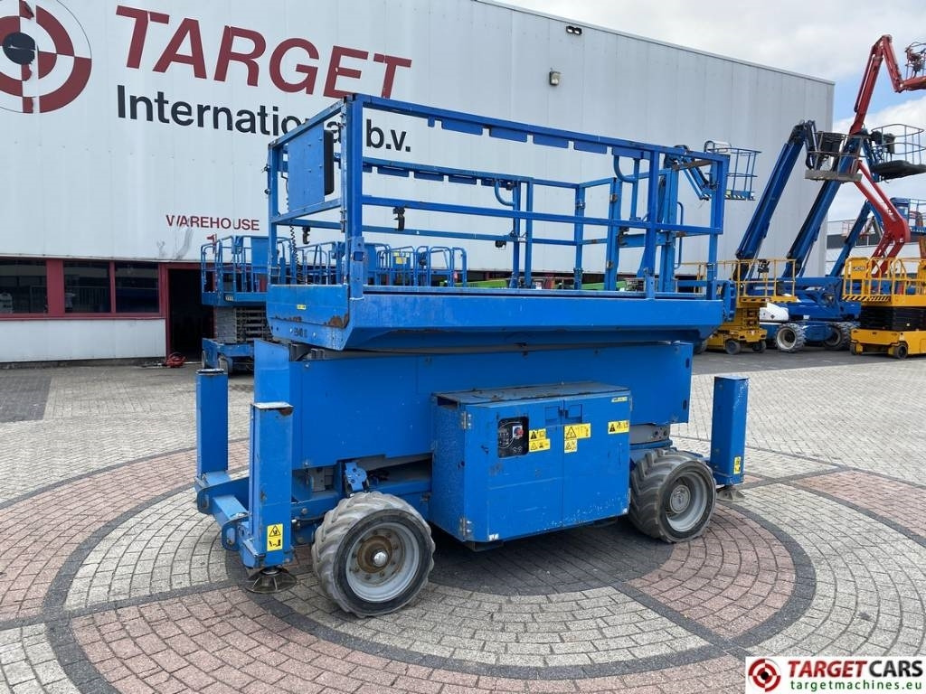 Genie GS-4069DC Electric Scissor Work Lift 1412cm - Lift u obliku makaza: slika 1 Genie GS-4069DC Electric Scissor Work Lift 1412cm - Lift u obliku makaza: slika 1