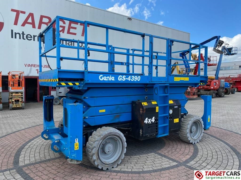 Genie GS-4390 RT LPG Scissor 4x4 Work Lift 1511cm - Lift u obliku makaza: slika 1 Genie GS-4390 RT LPG Scissor 4x4 Work Lift 1511cm - Lift u obliku makaza: slika 1