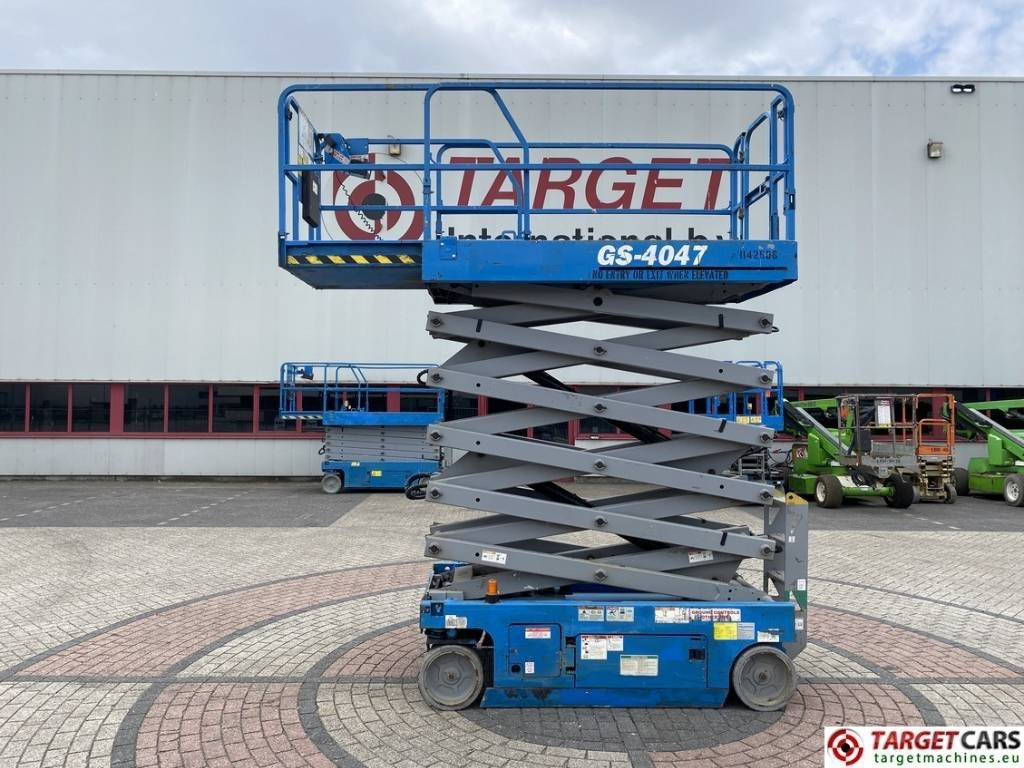 Genie GS4047 Electric 4047 Scissor Work Lift 1389cm - Lift u obliku makaza: slika 5 Genie GS4047 Electric 4047 Scissor Work Lift 1389cm - Lift u obliku makaza: slika 5