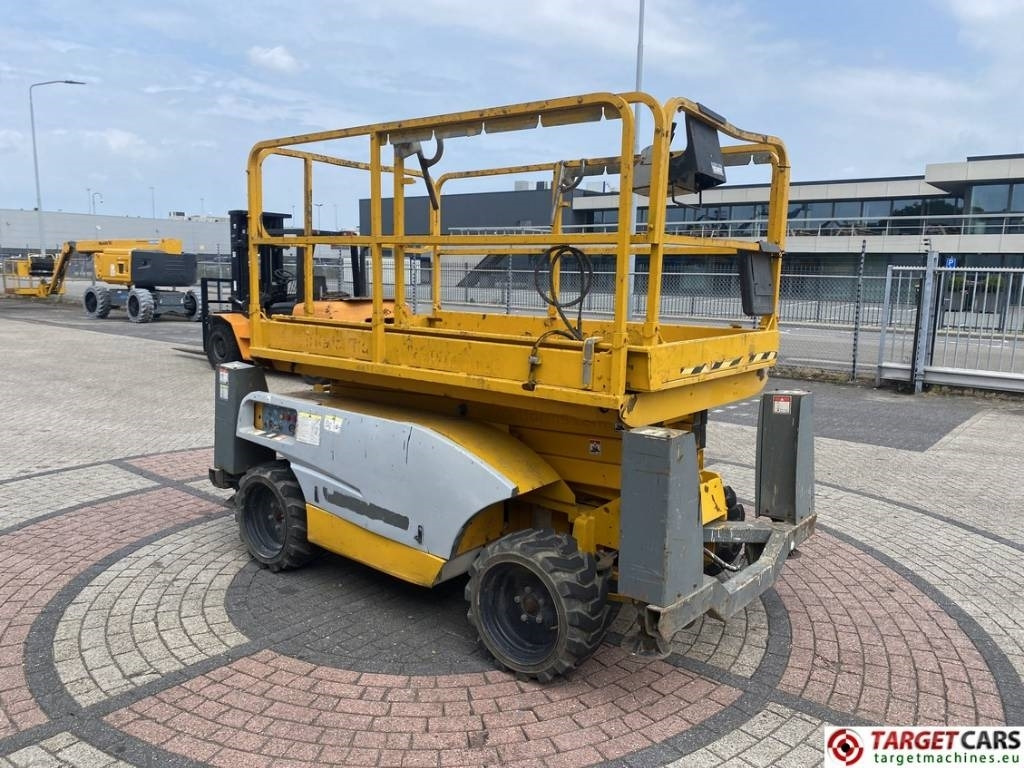 Haulotte Compact 10DX Diesel 4x4 Scissor 1015cm DEFECT - Lift u obliku makaza: slika 2 Haulotte Compact 10DX Diesel 4x4 Scissor 1015cm DEFECT - Lift u obliku makaza: slika 2