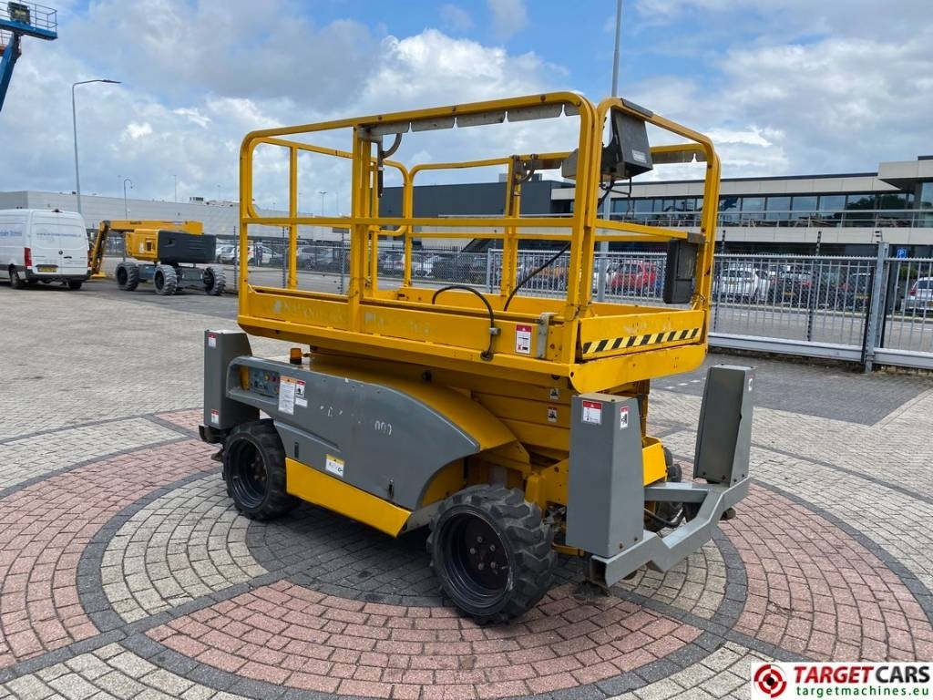 Haulotte Compact 10DX Diesel 4x4 Scissor Work Lift 1015cm - Lift u obliku makaza: slika 2 Haulotte Compact 10DX Diesel 4x4 Scissor Work Lift 1015cm - Lift u obliku makaza: slika 2