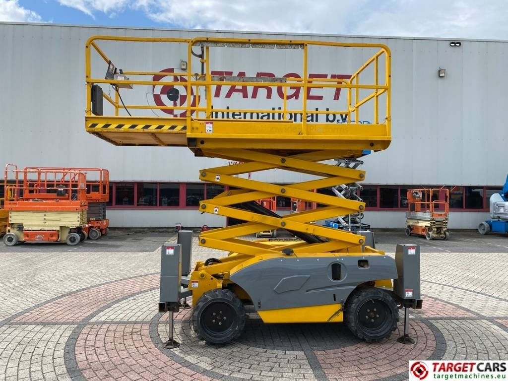 Haulotte Compact 10DX Diesel 4x4 Scissor Work Lift 1015cm - Lift u obliku makaza: slika 5 Haulotte Compact 10DX Diesel 4x4 Scissor Work Lift 1015cm - Lift u obliku makaza: slika 5