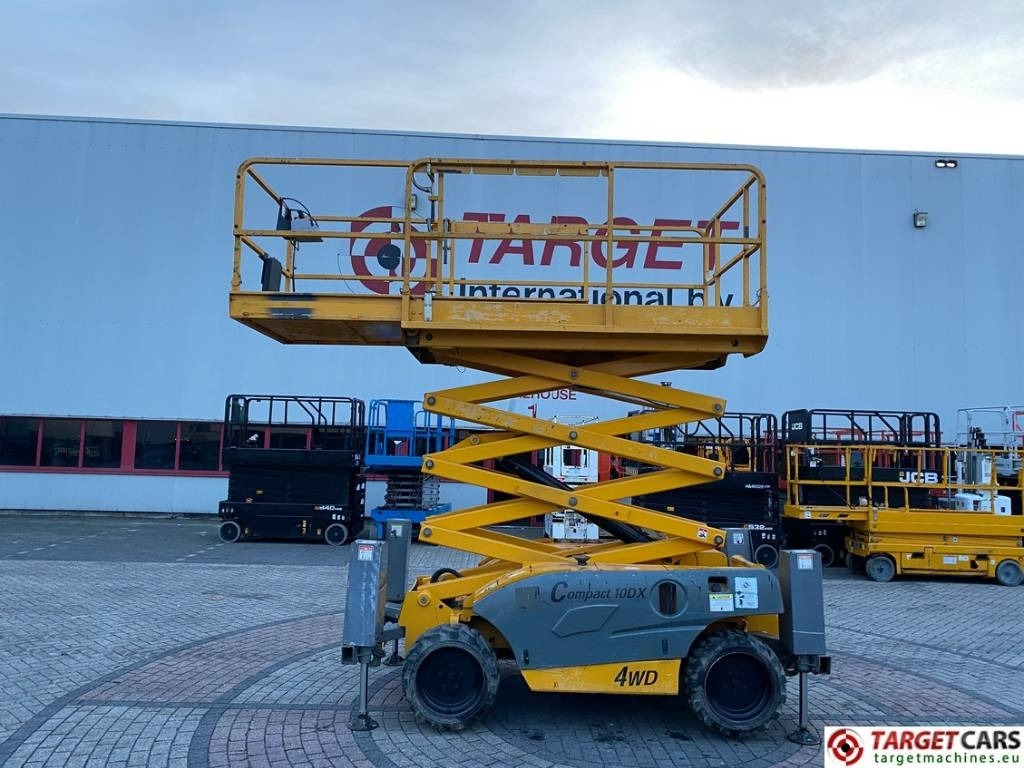 Haulotte Compact 10DX Diesel 4x4 Scissor Work Lift 1015cm - Lift u obliku makaza: slika 5 Haulotte Compact 10DX Diesel 4x4 Scissor Work Lift 1015cm - Lift u obliku makaza: slika 5