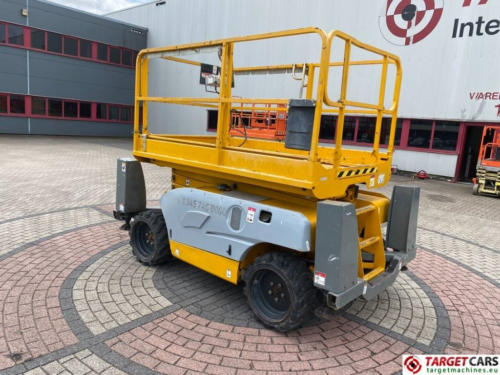Haulotte Compact 10DX Diesel 4x4 Scissor Work Lift 1015cm - Lift u obliku makaza: slika 4 Haulotte Compact 10DX Diesel 4x4 Scissor Work Lift 1015cm - Lift u obliku makaza: slika 4